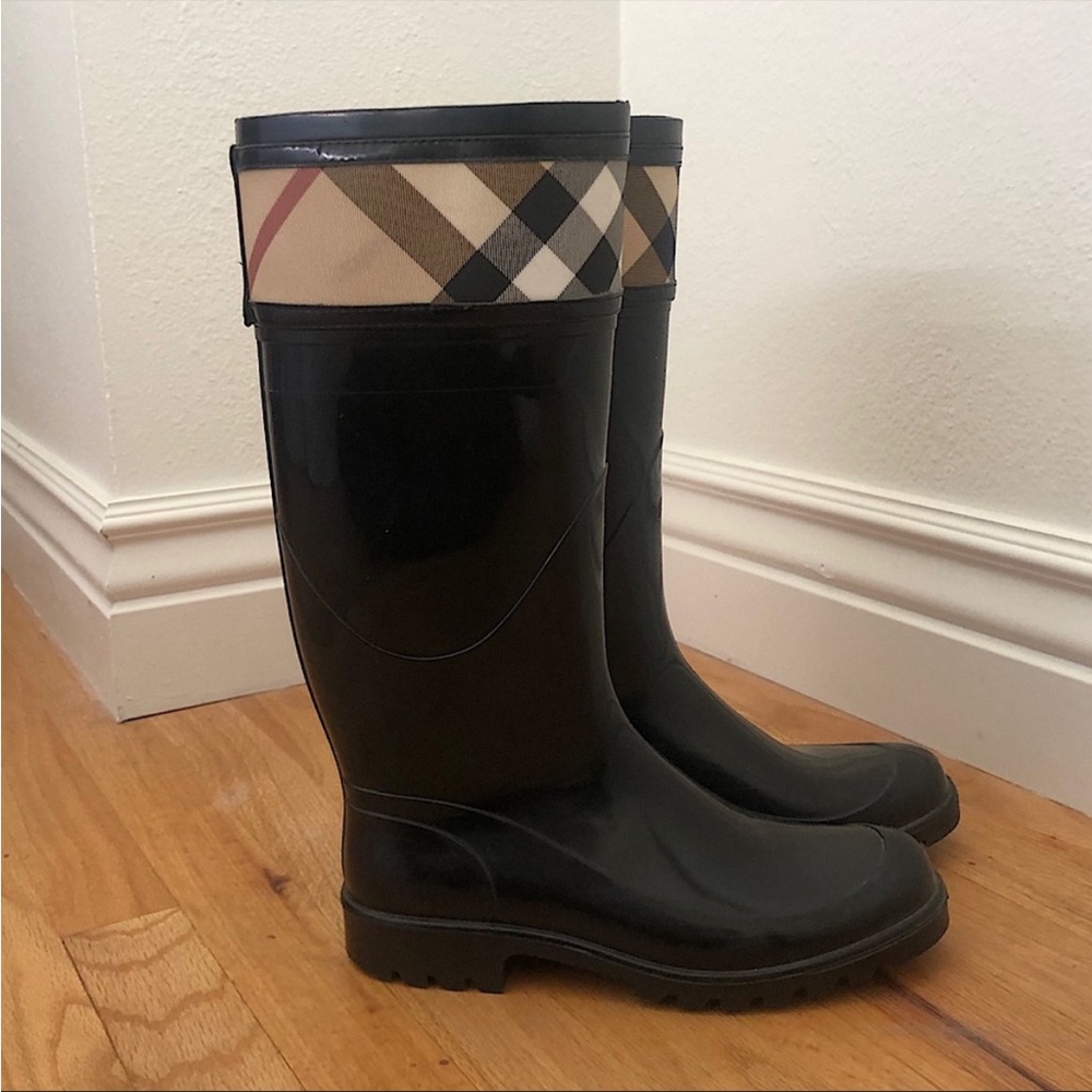 Burberry boots - Picture 3 of 3